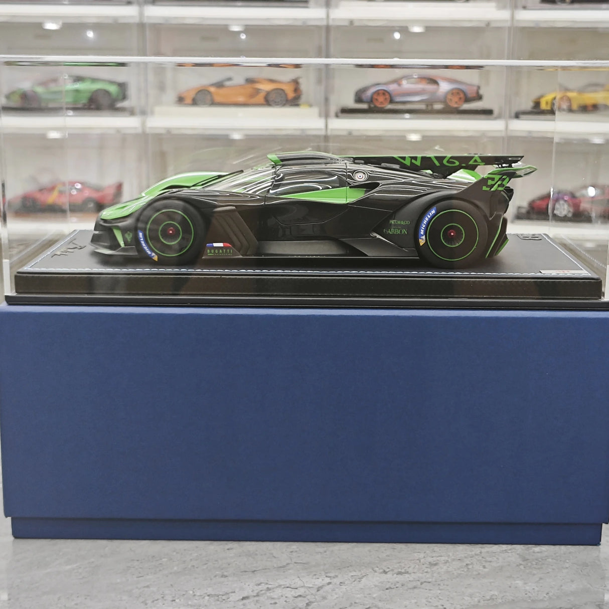 MR Collection Bugatti 2021 Bolide Green 1:18 – samlarobjekt resinmodellresin