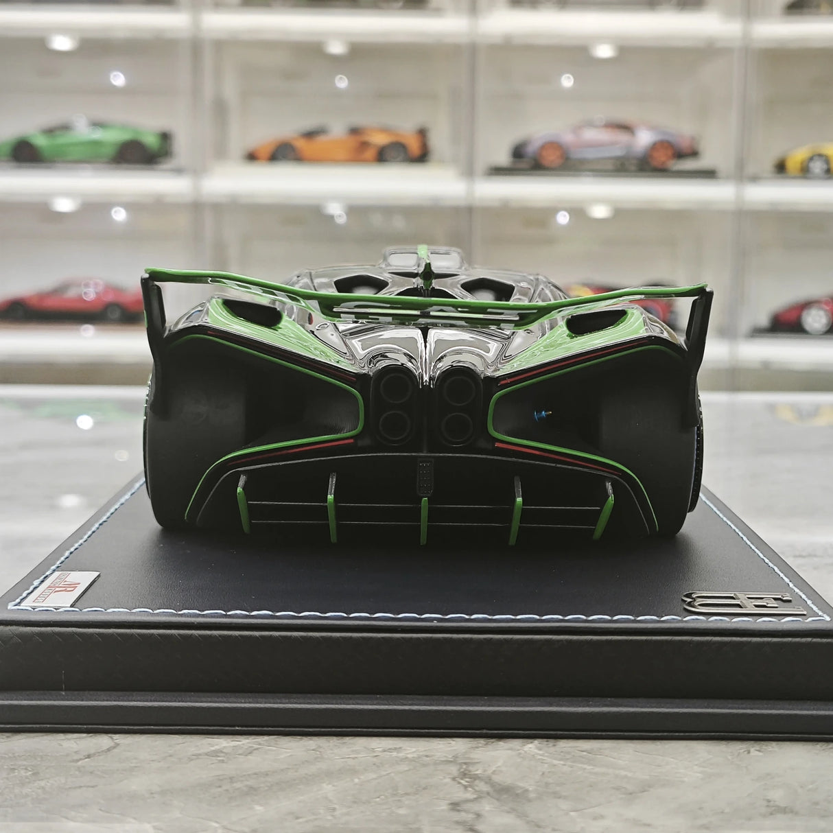 MR Collection Bugatti 2021 Bolide Green 1:18 – samlarobjekt resinmodellresin