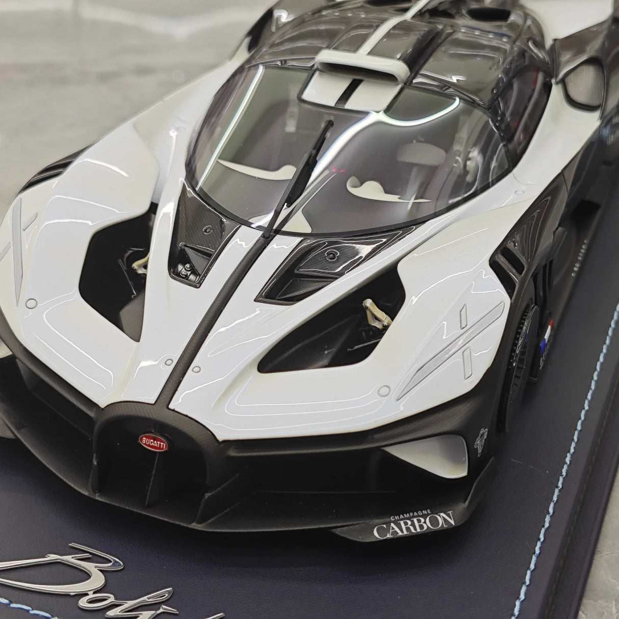 MR Collezione Bugatti 2021 Bolide White 1:18 – Resina modello in resina collezionabile (MR Collection)