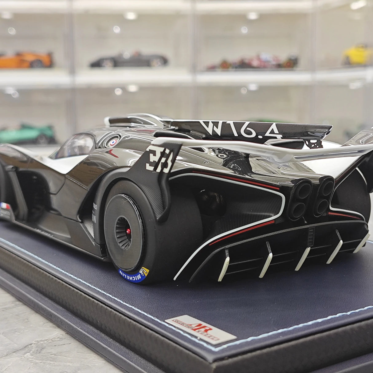 MR Collezione Bugatti 2021 Bolide White 1:18 – Resina modello in resina collezionabile (MR Collection)