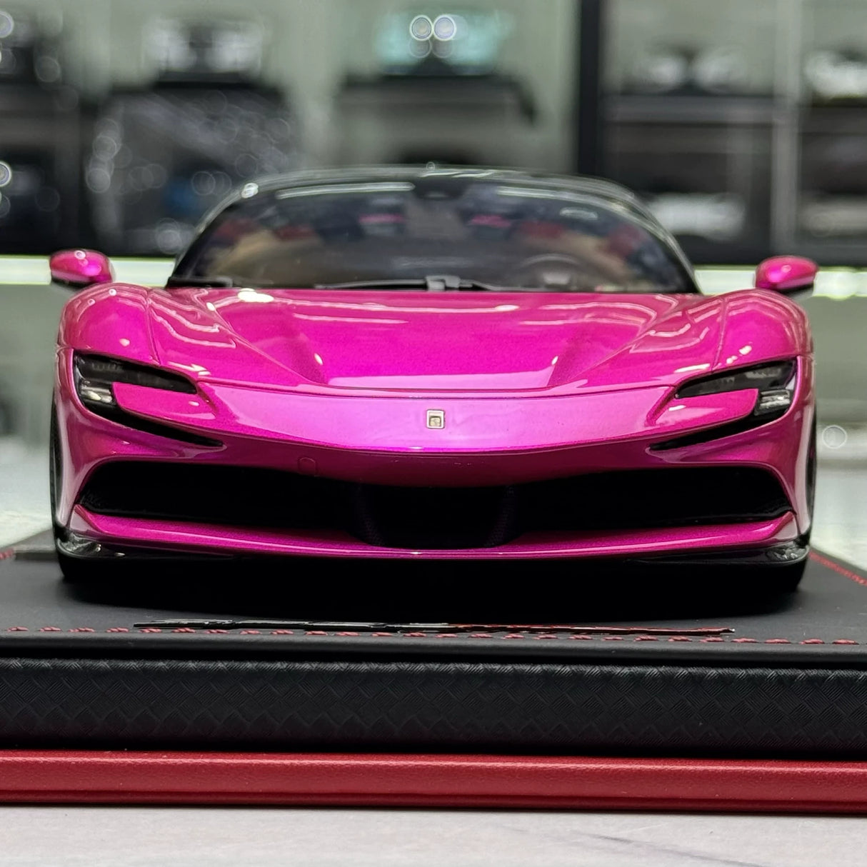 MR Collezione Ferrari 2019 SF90 Stradale Pink 1:18 – Resina modello in resina collezionabile (MR Collection)