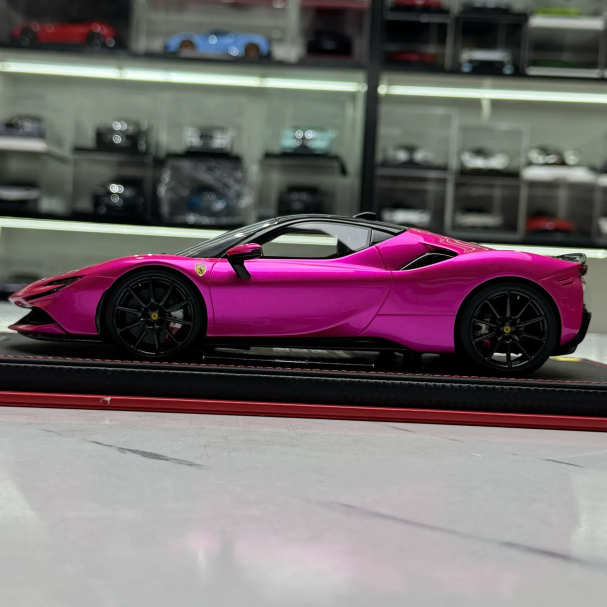 MR Collezione Ferrari 2019 SF90 Stradale Pink 1:18 – Resina modello in resina collezionabile (MR Collection)
