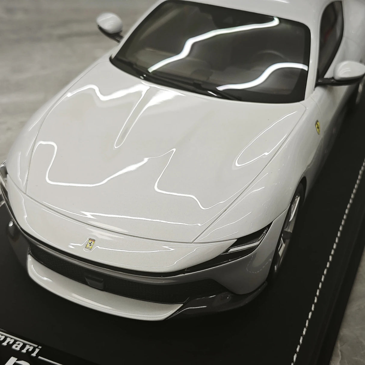 MR Collezione Ferrari 2025 Amalfi Coupe Bianco Artico 1:18 – Modello in resina collezionabile (MR Collection)