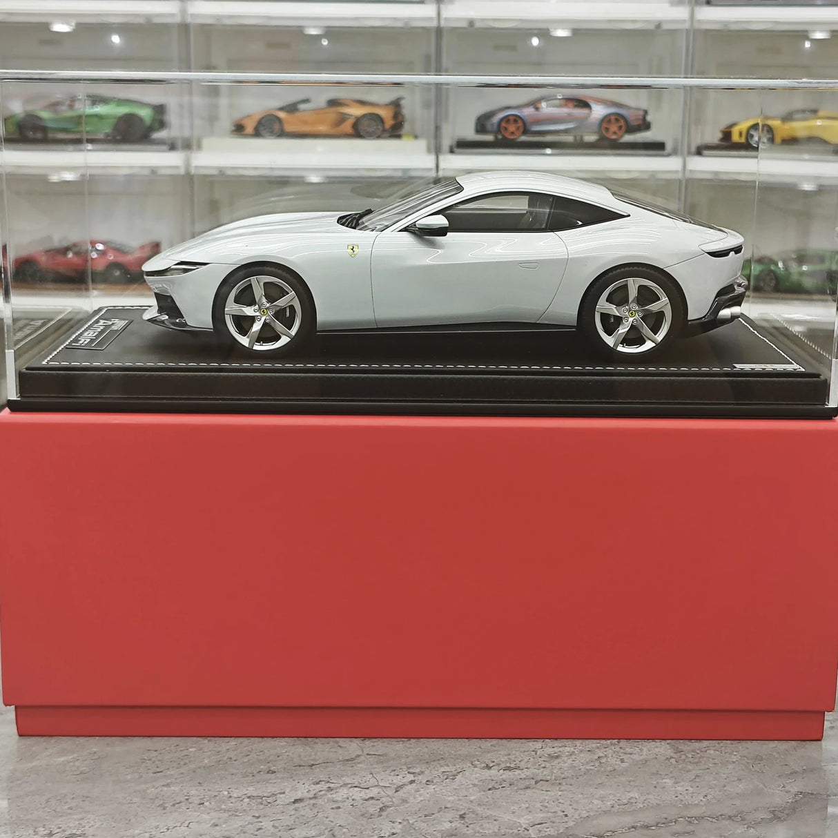 MR Collezione Ferrari 2025 Amalfi Coupe Bianco Artico 1:18 – Modello in resina collezionabile (MR Collection)