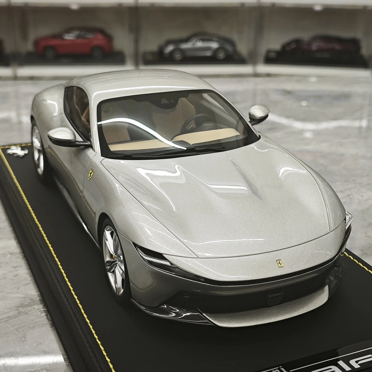 MR Collezione Ferrari 2025 Amalfi Coupe Grigio Abu Dhabi 1:18 – Resina modello in resina collezionabile (MR Collection)