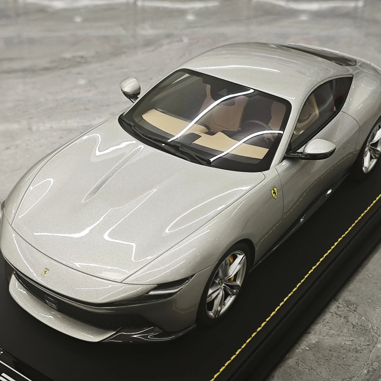 MR Collezione Ferrari 2025 Amalfi Coupe Grigio Abu Dhabi 1:18 – Resina modello in resina collezionabile (MR Collection)