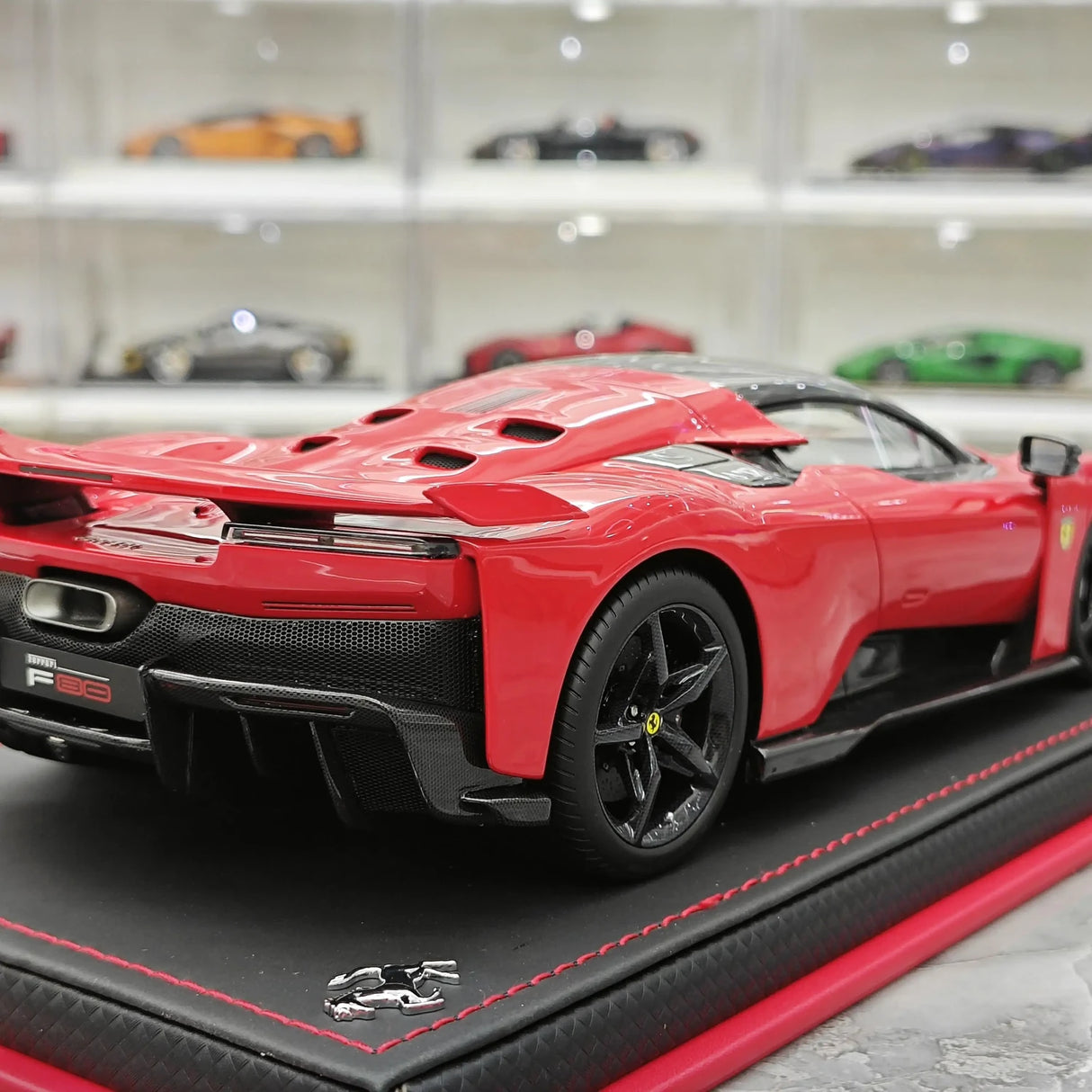 MR Collezione Ferrari 2025 F80 Coupe Rosso Supercar 1:18 – Modello in resina collezionabile (MR Collection)