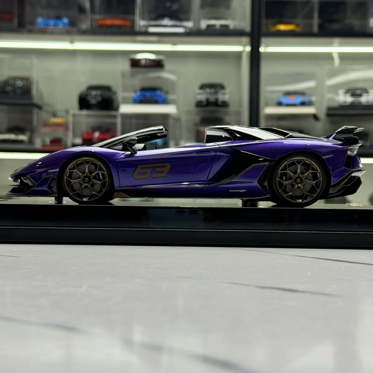 MR Collection Lamborghini 2018 Aventador SVJ Purple 1:18 – Collectible Resin Model Resin