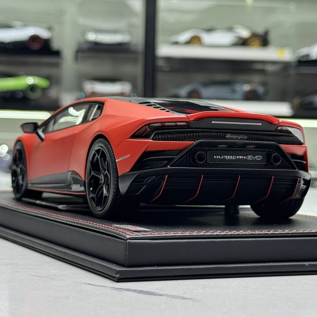 مجموعة MR Lamborghini 2019 هوراكان EVO أورانج 1:18 – راتنج نموذجي قابل للجمع (MR Collection)