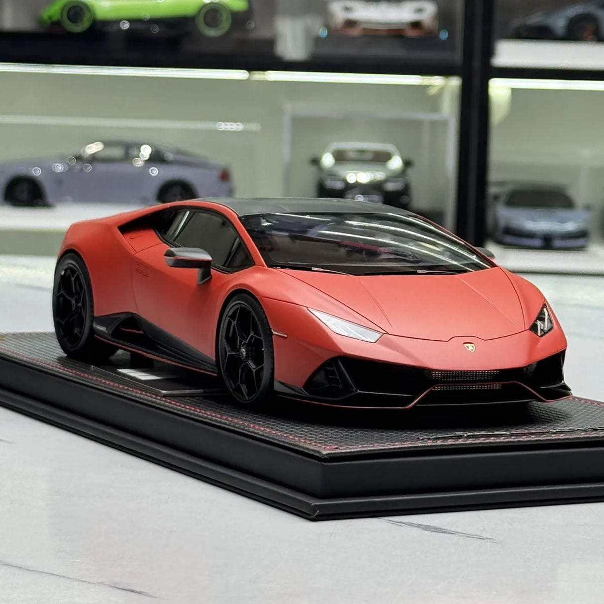 مجموعة MR Lamborghini 2019 هوراكان EVO أورانج 1:18 – راتنج نموذجي قابل للجمع (MR Collection)