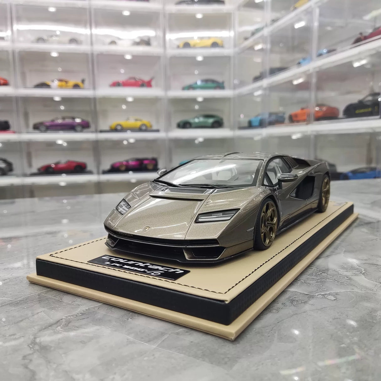 مجموعة MR Lamborghini 2021 Countach LPI 800-4 Gold 1:18 – راتنج نموذجي قابل للجمع (MR Collection)