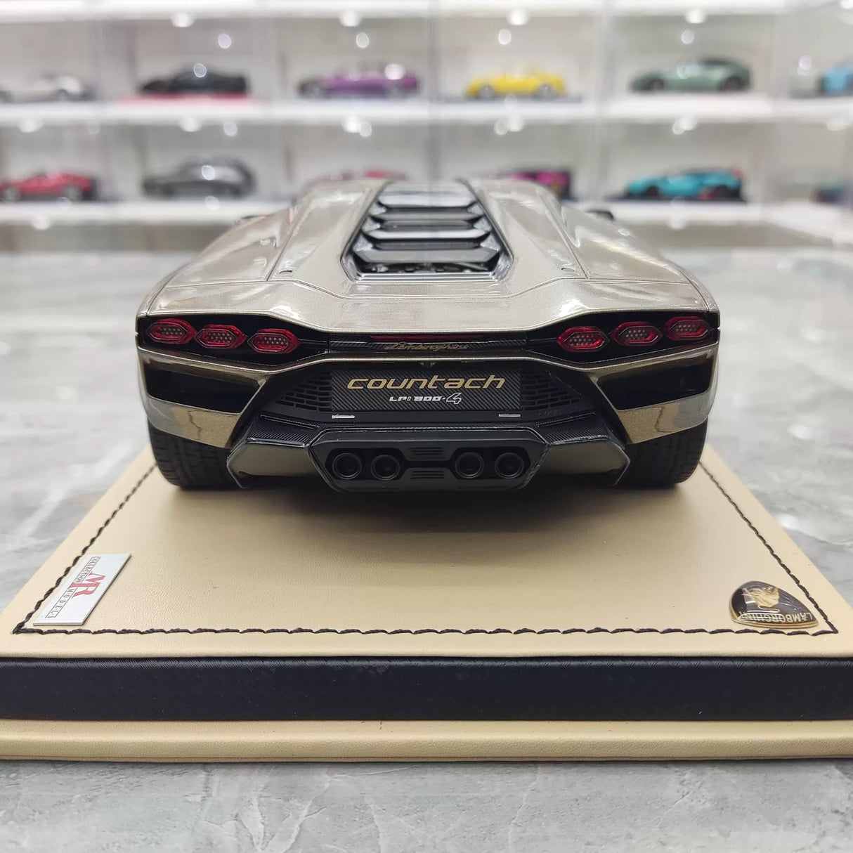 مجموعة MR Lamborghini 2021 Countach LPI 800-4 Gold 1:18 – راتنج نموذجي قابل للجمع (MR Collection)