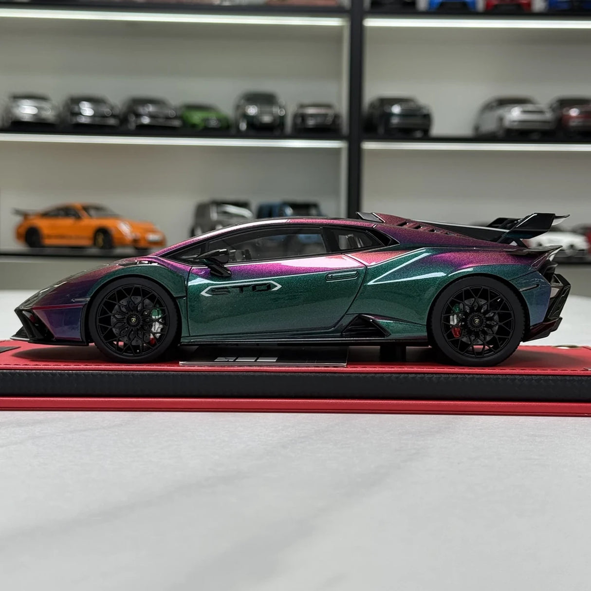 MR المجموعة Lamborghini 2021 هوراكان STO كاميليون 1:18 – نموذج راتنج قابل للجمع (MR Collection)