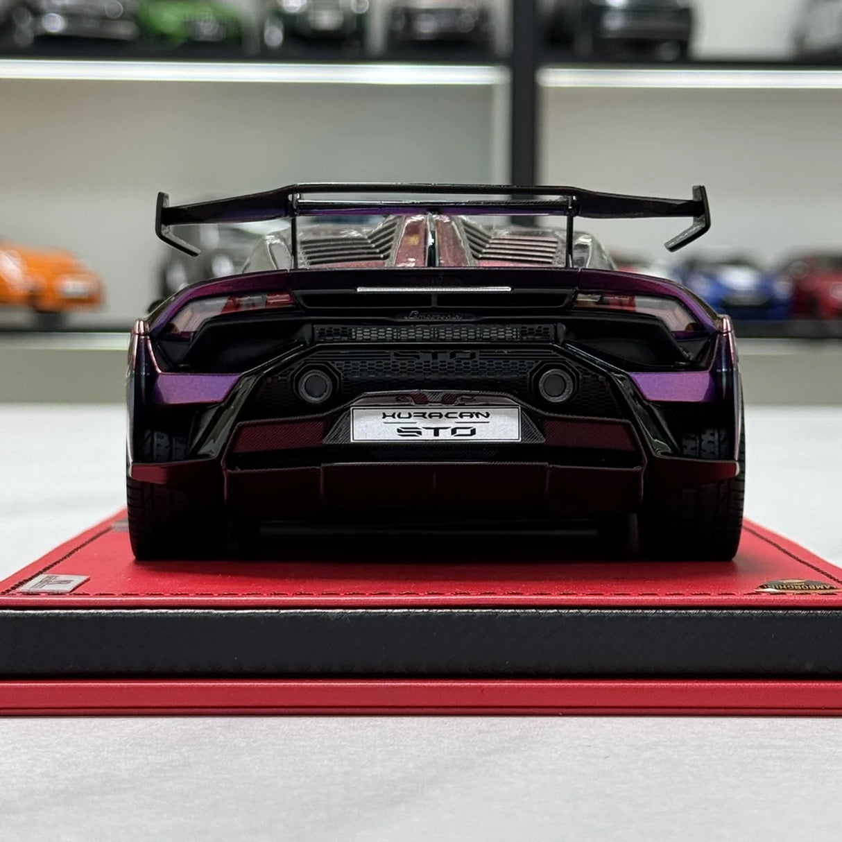 MR المجموعة Lamborghini 2021 هوراكان STO كاميليون 1:18 – نموذج راتنج قابل للجمع (MR Collection)
