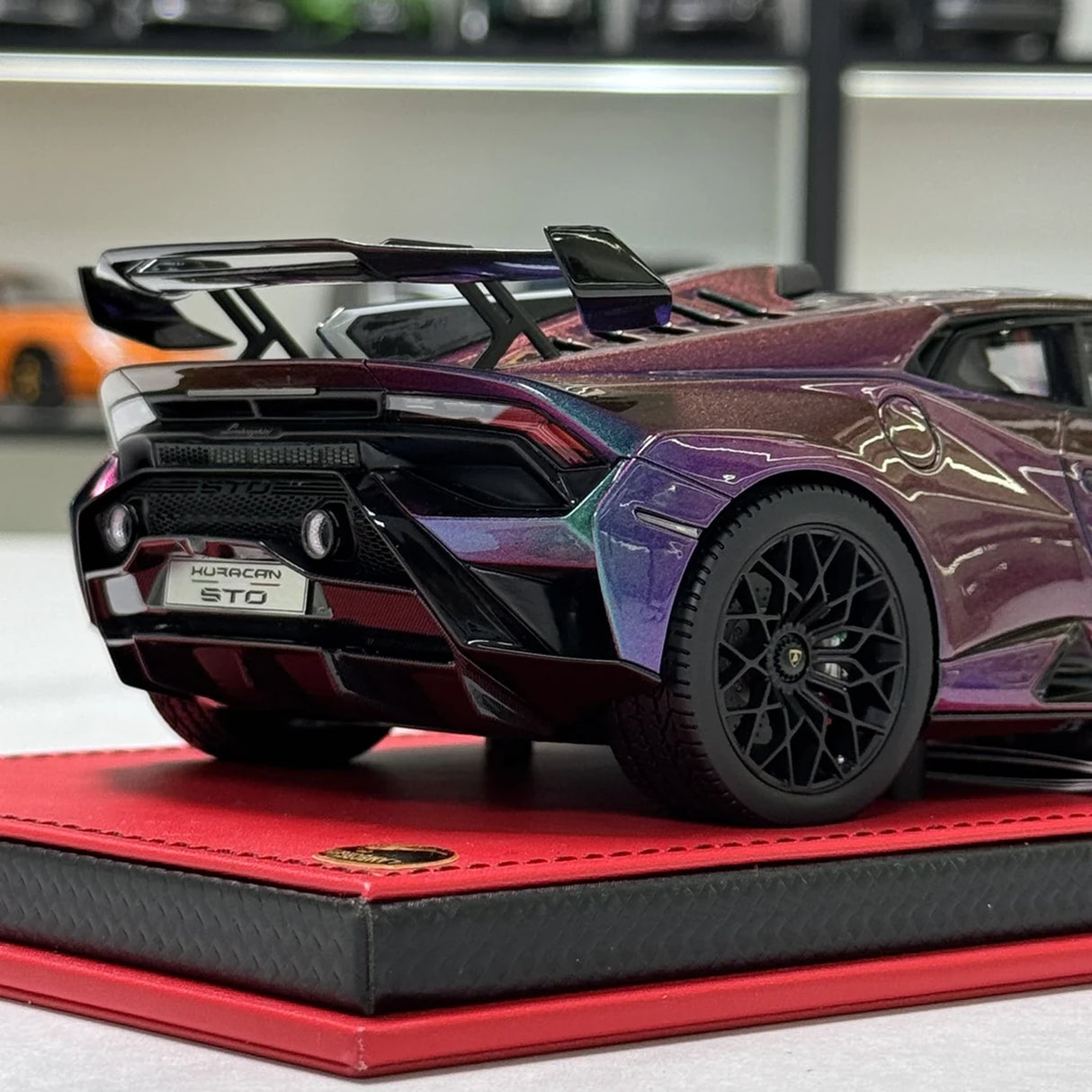 MR المجموعة Lamborghini 2021 هوراكان STO كاميليون 1:18 – نموذج راتنج قابل للجمع (MR Collection)