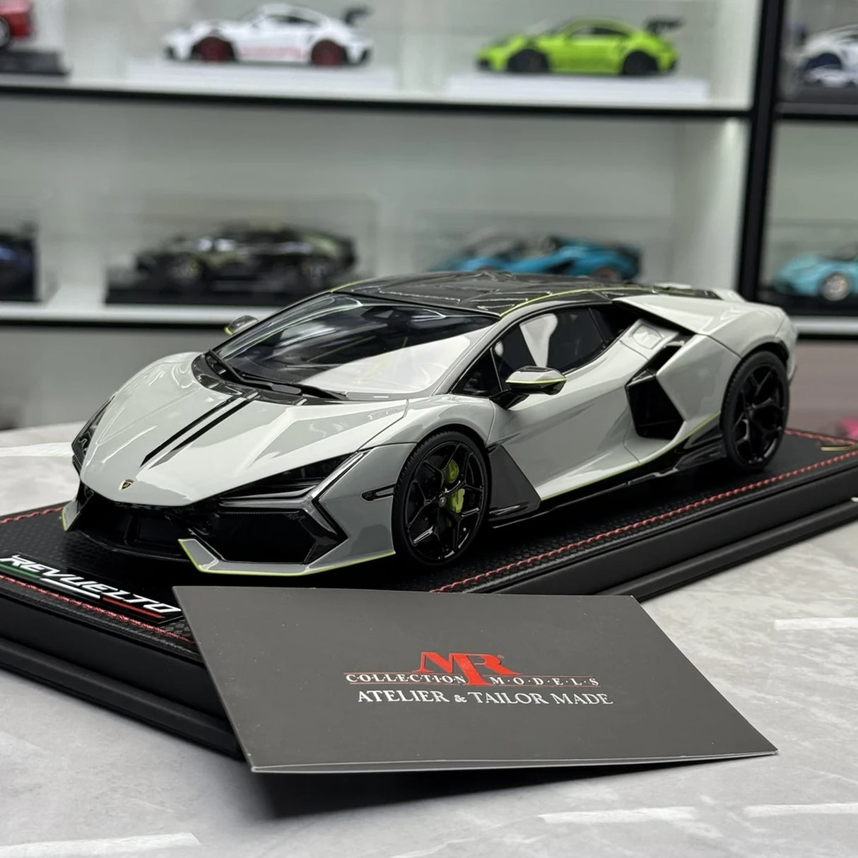 مجموعة MR Lamborghini 2024 Revuelto Gray 1:18 – راتنج نموذجي قابل للجمع (MR Collection)