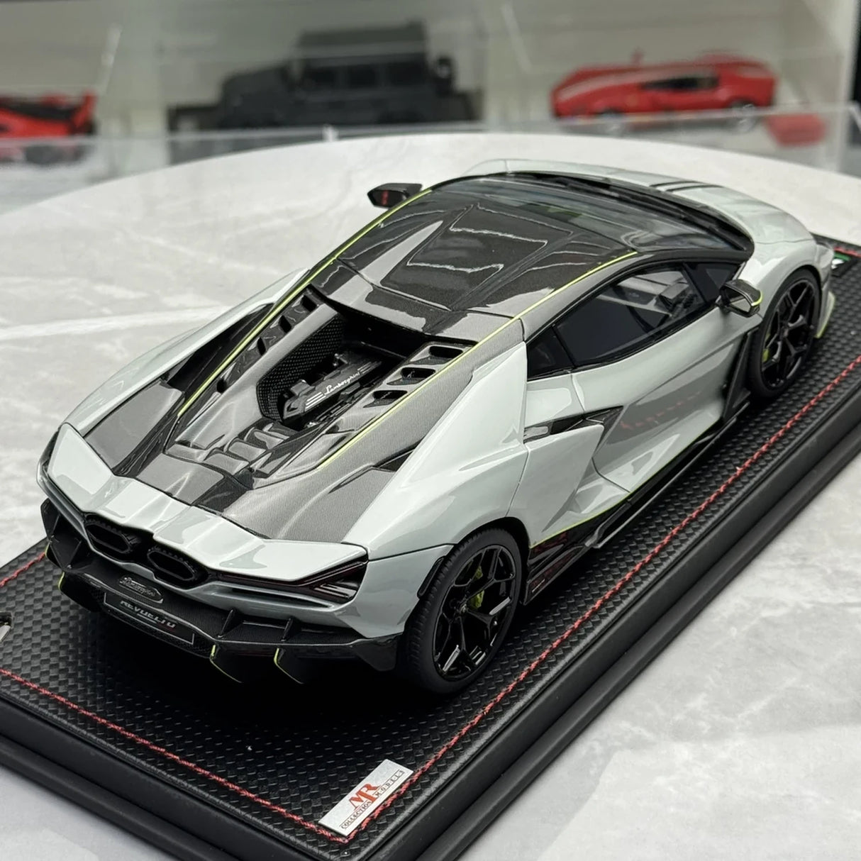 مجموعة MR Lamborghini 2024 Revuelto Gray 1:18 – راتنج نموذجي قابل للجمع (MR Collection)