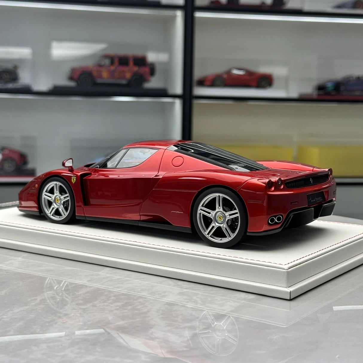 MW Modell Ferrari 2002 Enzo Metal Red 1:18 – Sammelobjekt-Harz-Modellharz
