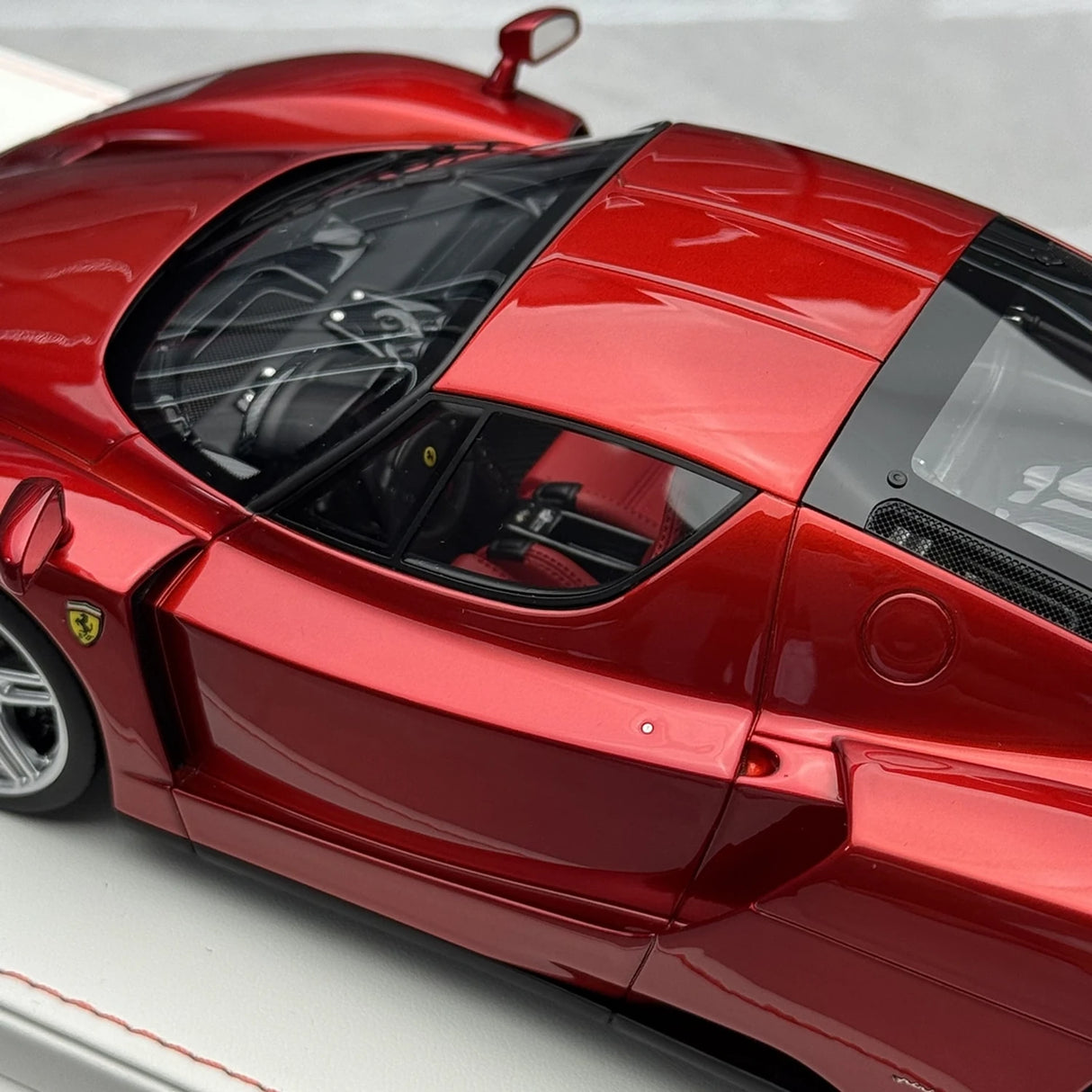 MW Modell Ferrari 2002 Enzo Metal Red 1:18 – Sammelobjekt-Harz-Modellharz