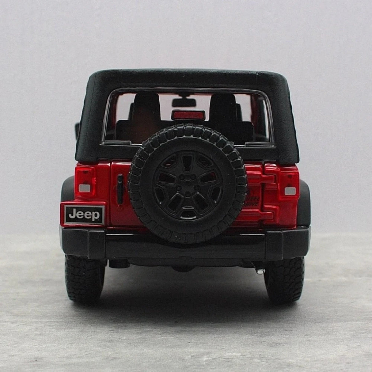 Maisto Jeep 2014 Wrangler Red 1:18 – model wyświetlacza odlewany z odlewu