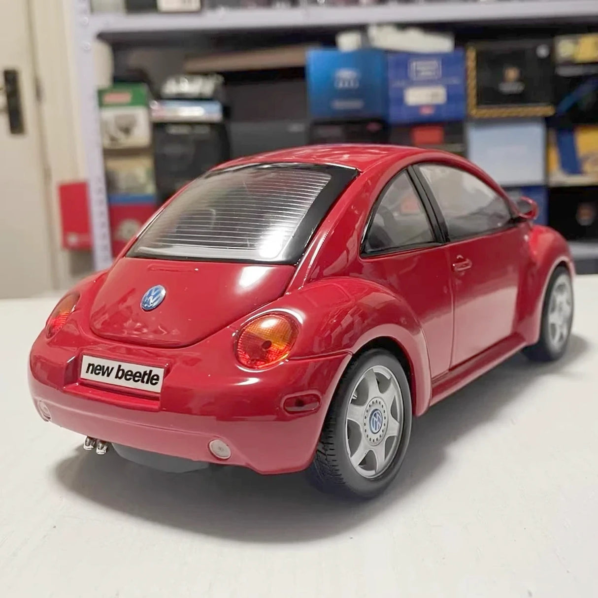 Maisto Volkswagen 1998 Beetle Red 1:18 – Diecast Display Model Die-Cast