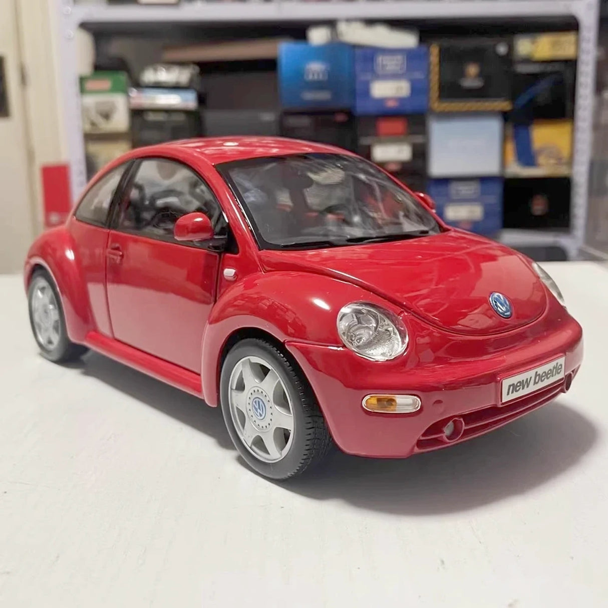 Maisto Volkswagen 1998 Beetle Red 1:18 – Diecast Display Model Die-Cast