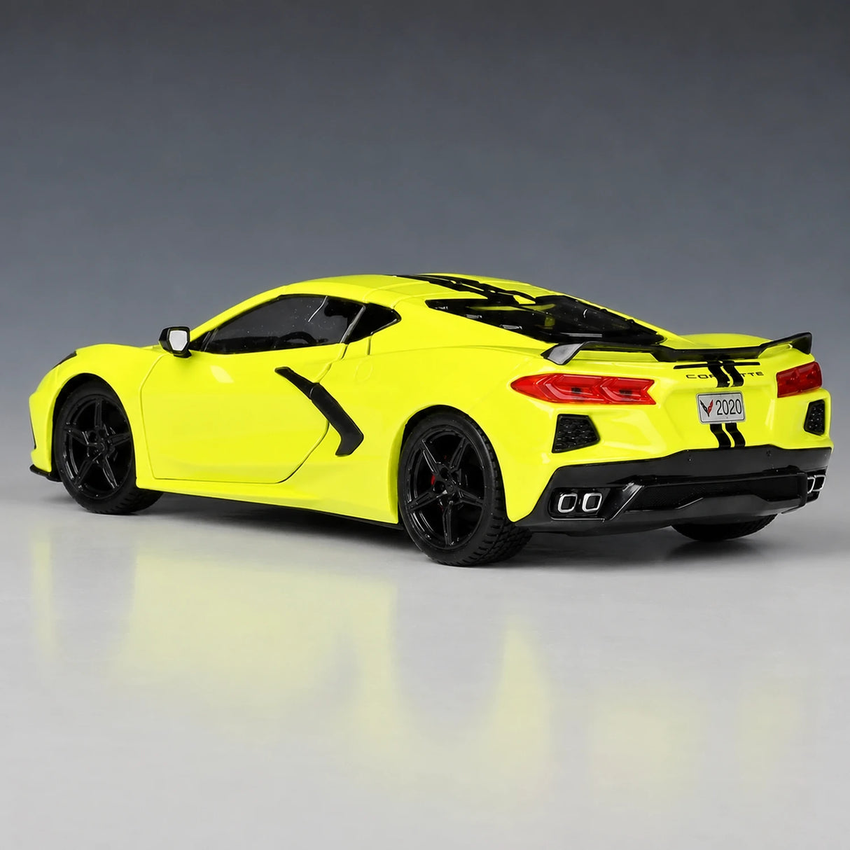 Maisto Chevrolet 2020 Corvette Stingray Green 1:24 – Diecast Display Model Die-Cast