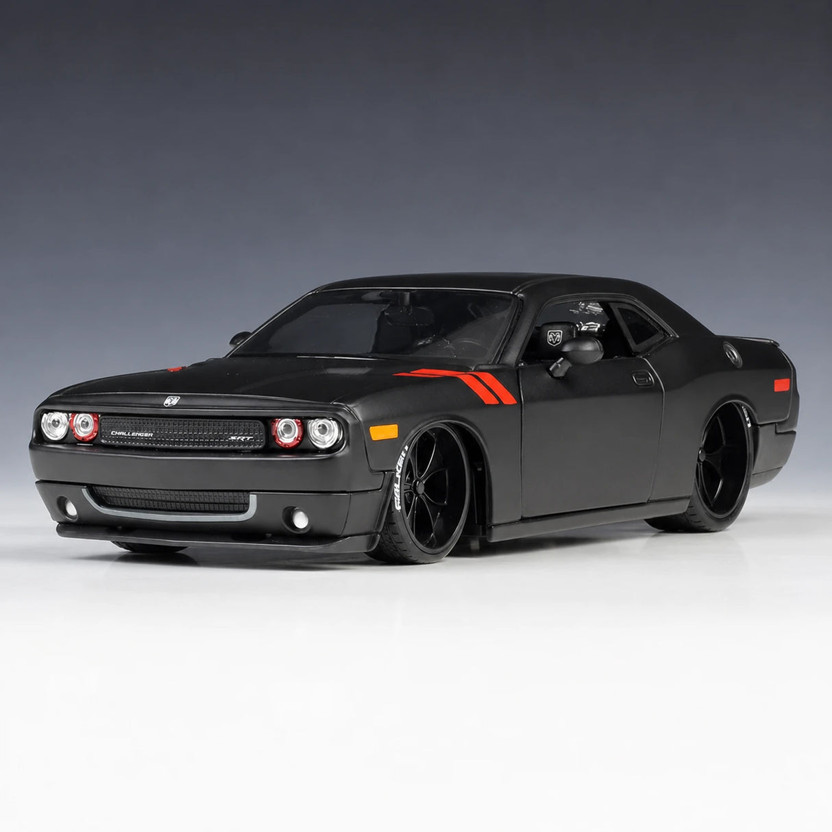 مايستو Dodge 2008 تشالنجر SRT8 بلاك 1:24 – نموذج عرض مصبوب، قالب