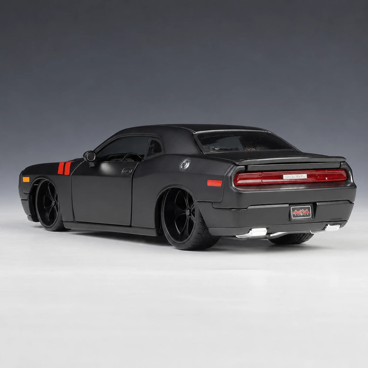 مايستو Dodge 2008 تشالنجر SRT8 بلاك 1:24 – نموذج عرض مصبوب، قالب