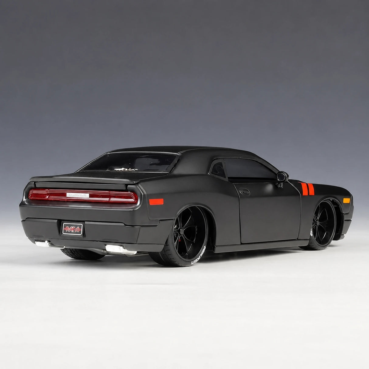 مايستو Dodge 2008 تشالنجر SRT8 بلاك 1:24 – نموذج عرض مصبوب، قالب