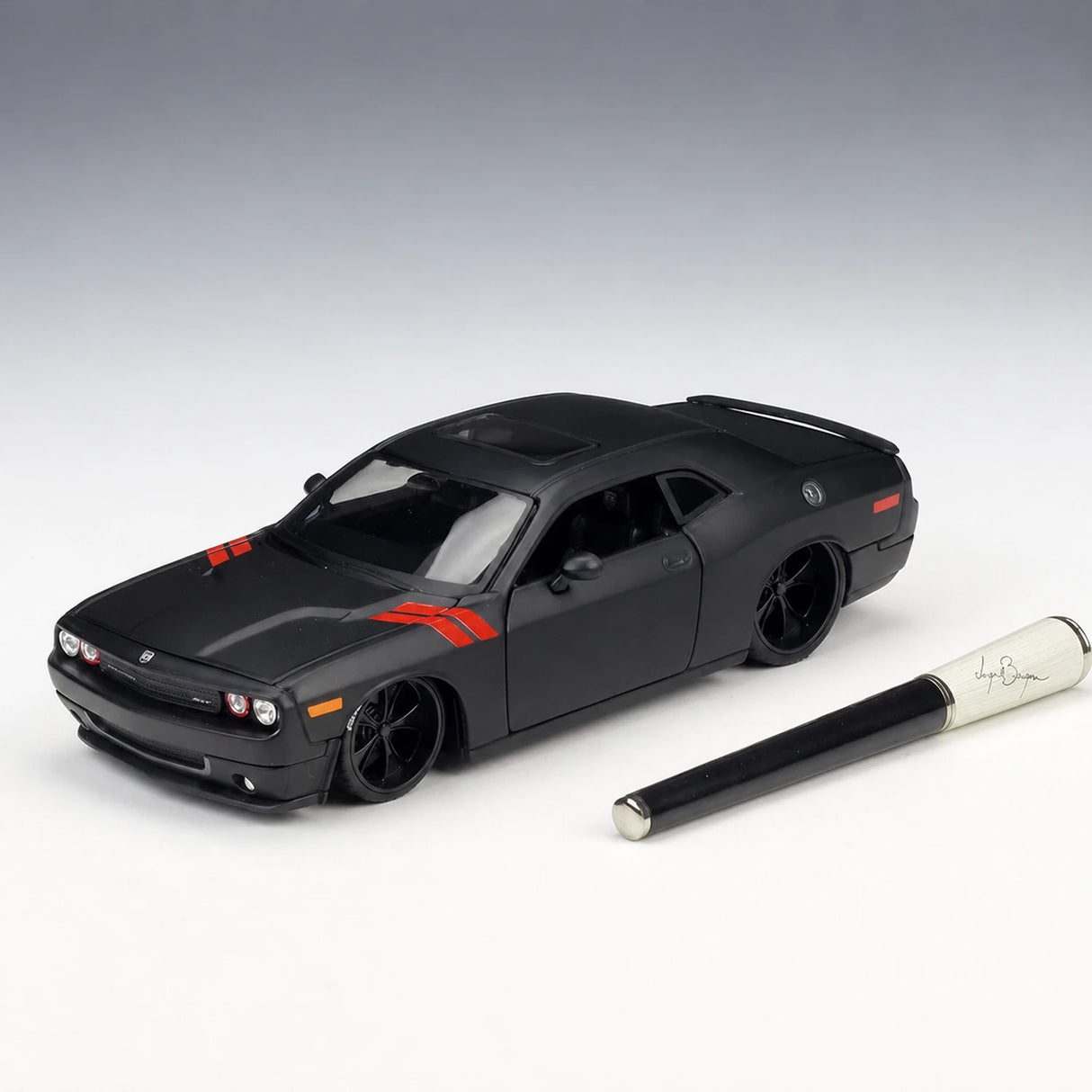 مايستو Dodge 2008 تشالنجر SRT8 بلاك 1:24 – نموذج عرض مصبوب، قالب