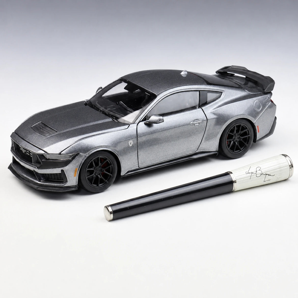 Maisto Ford 2024 Mustang Dark Horse Gray 1:24 – valuvalumalli