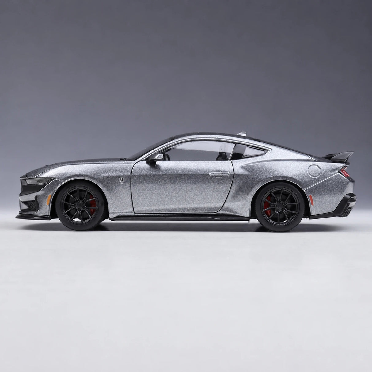 Maisto Ford 2024 Mustang Dark Horse Gray 1:24 – valuvalumalli