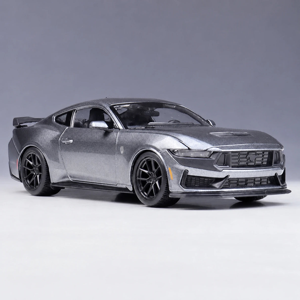 Maisto Ford 2024 Mustang Dark Horse Gray 1:24 – valuvalumalli