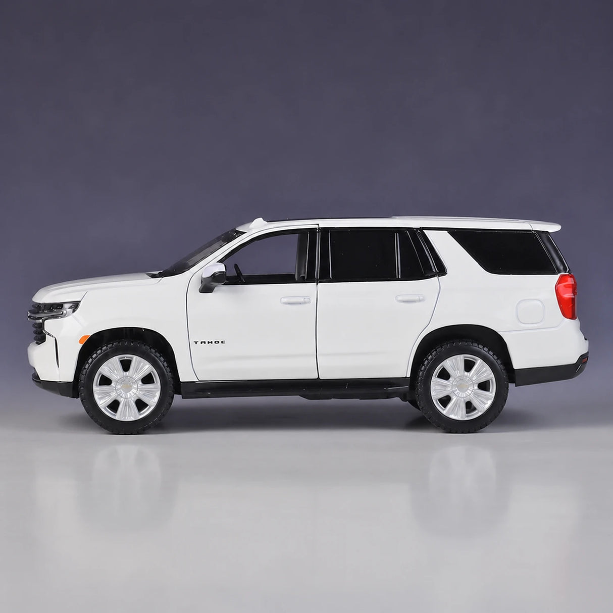 Maisto Chevrolet 2021 Tahoe White 1:24 – Diecast Display Model Die-Cast