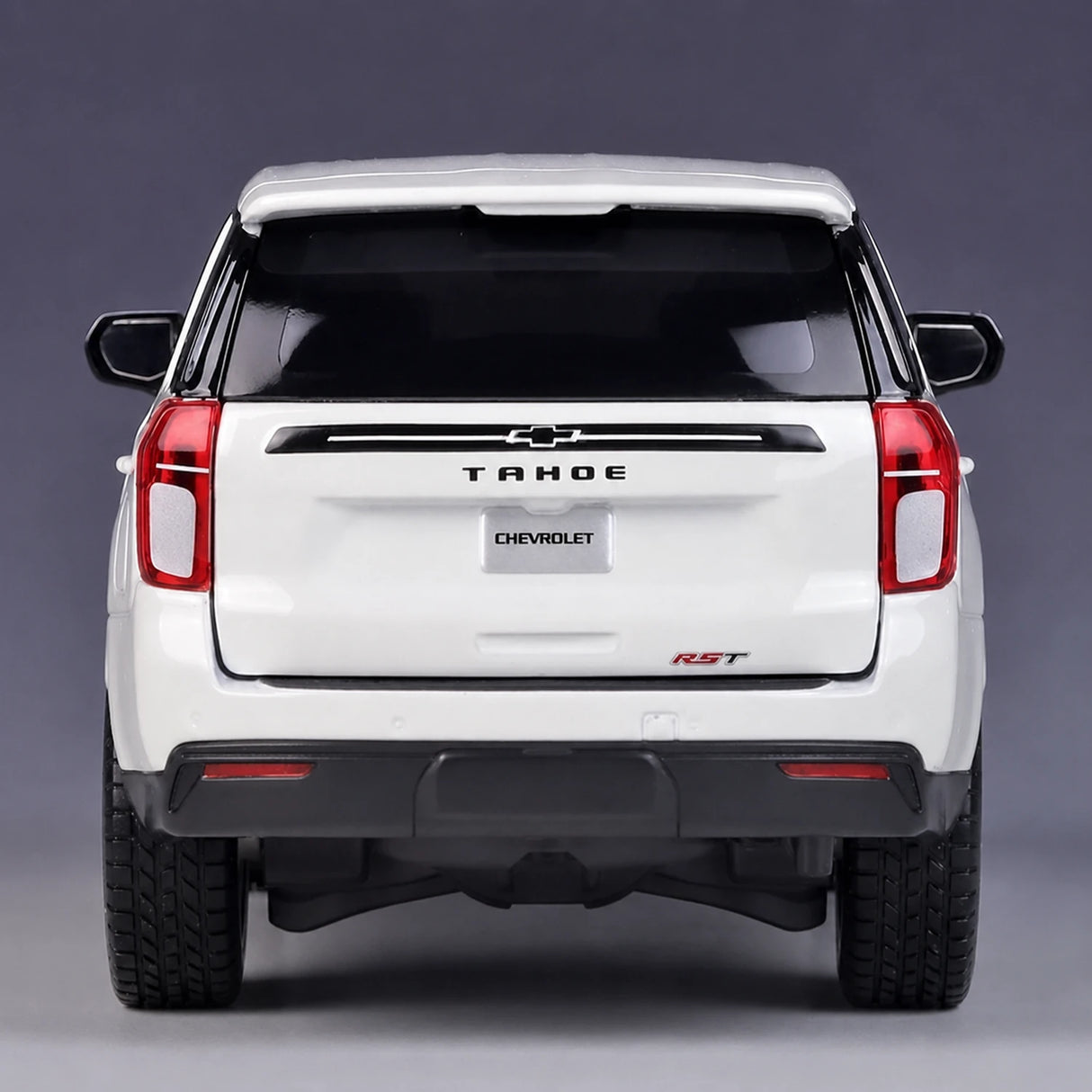 Maisto Chevrolet 2021 Tahoe White 1:24 – Diecast Display Model Die-Cast