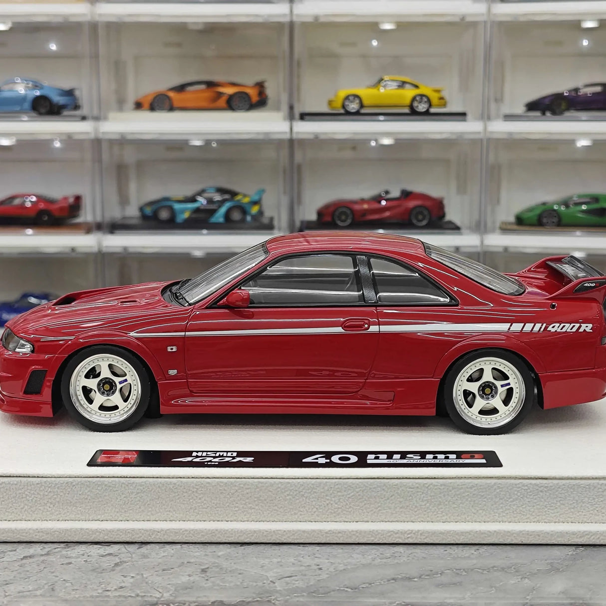 Make Up Nissan 1996 NISMO 400R Red 1:18 – Sammelobjekt-Resin-Modellharz