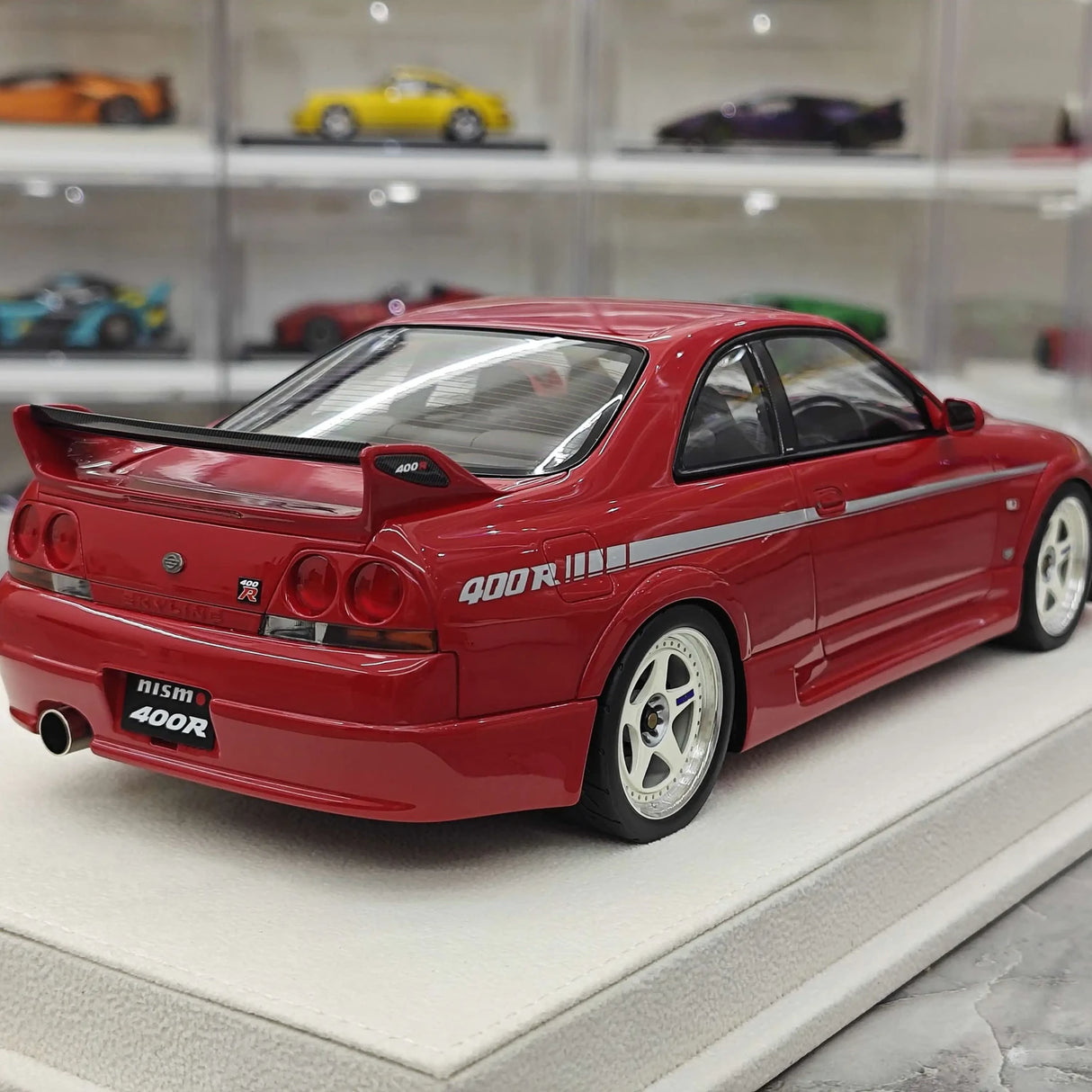 Make Up Nissan 1996 NISMO 400R Red 1:18 – Sammelobjekt-Resin-Modellharz