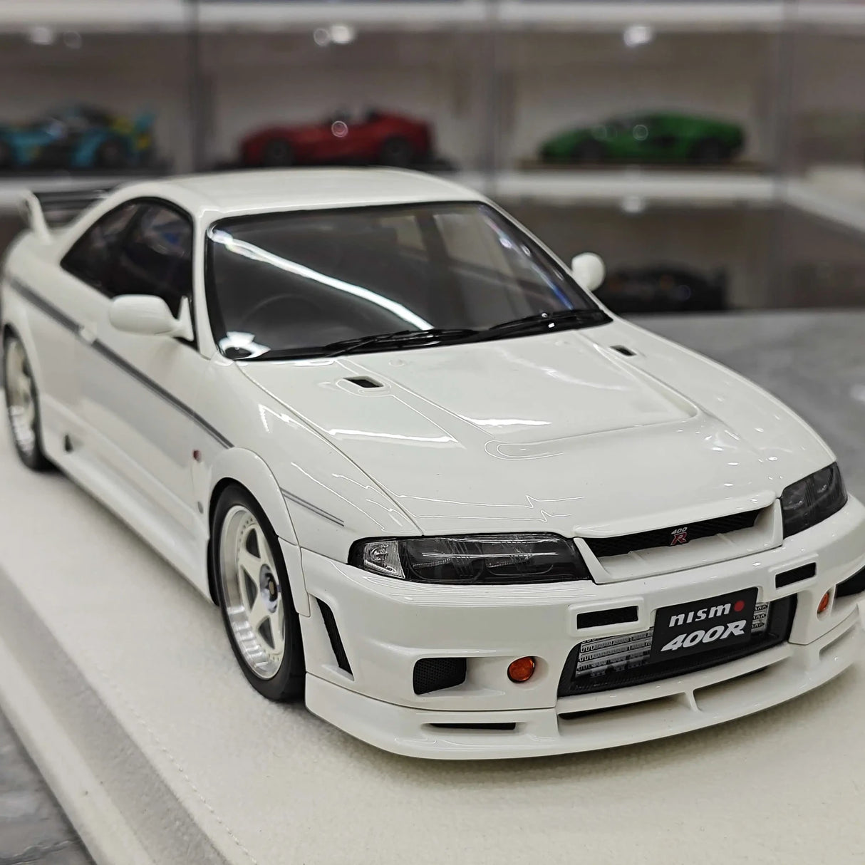 Make-up Nissan 1996 NISMO 400R White 1:18 – Sammelobjekt-Resin-Modellharz