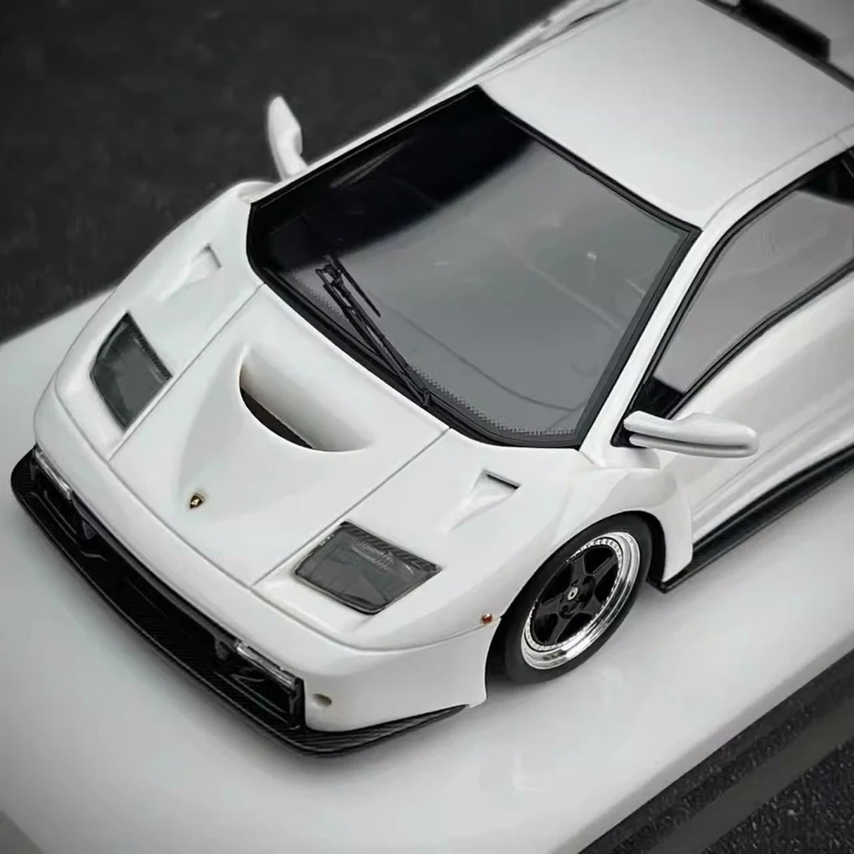 Make Up Lamborghini 1999 Diablo GT White 1:43 – Collectible Resin Model Resin