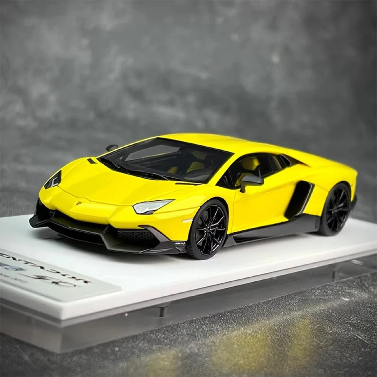 Make Up Lamborghini 2013 Aventador LP720-4 50th Anniversario Yellow 1:43 – Collectible Resin Model Resin