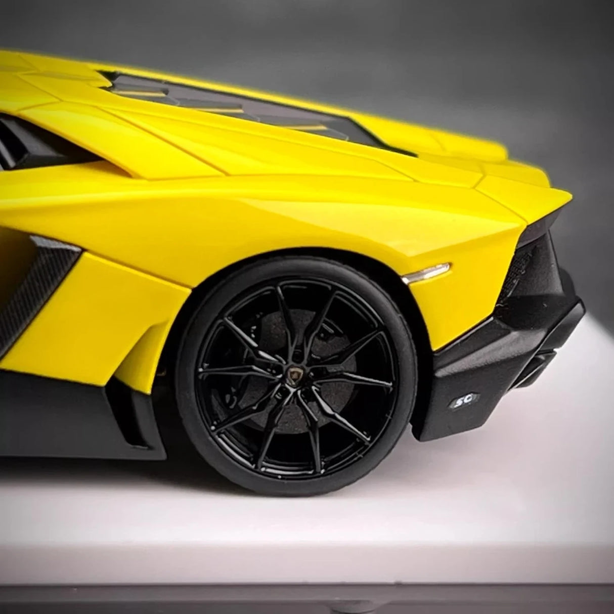 Make Up Lamborghini 2013 Aventador LP720-4 50th Anniversario Yellow 1:43 – Collectible Resin Model Resin