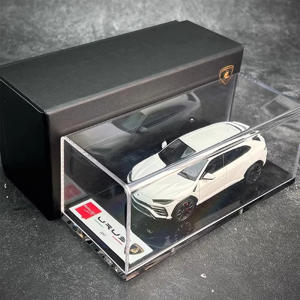 Make Up Lamborghini 2017 Urus White 1:43 – Collectible Resin Model Resin