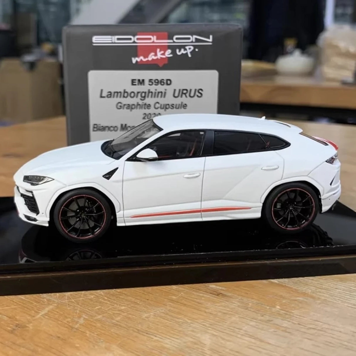 Make Up Lamborghini 2020 Urus Graphite Capsule White 1:43 – Collectible Resin Model Resin