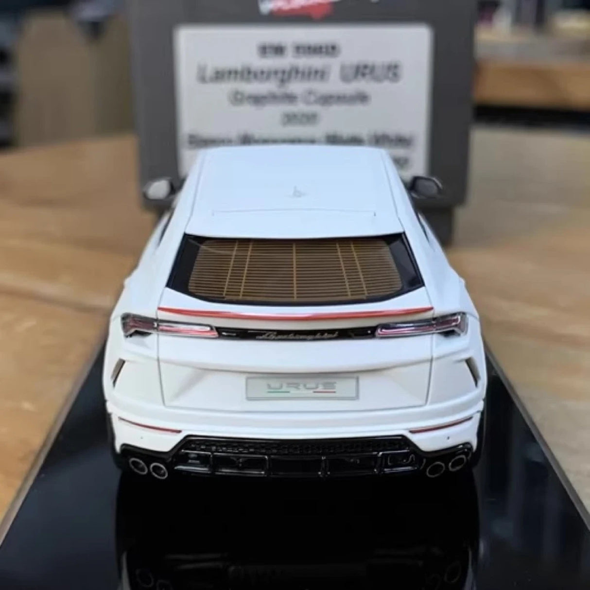 Make Up Lamborghini 2020 Urus Graphite Capsule White 1:43 – Collectible Resin Model Resin