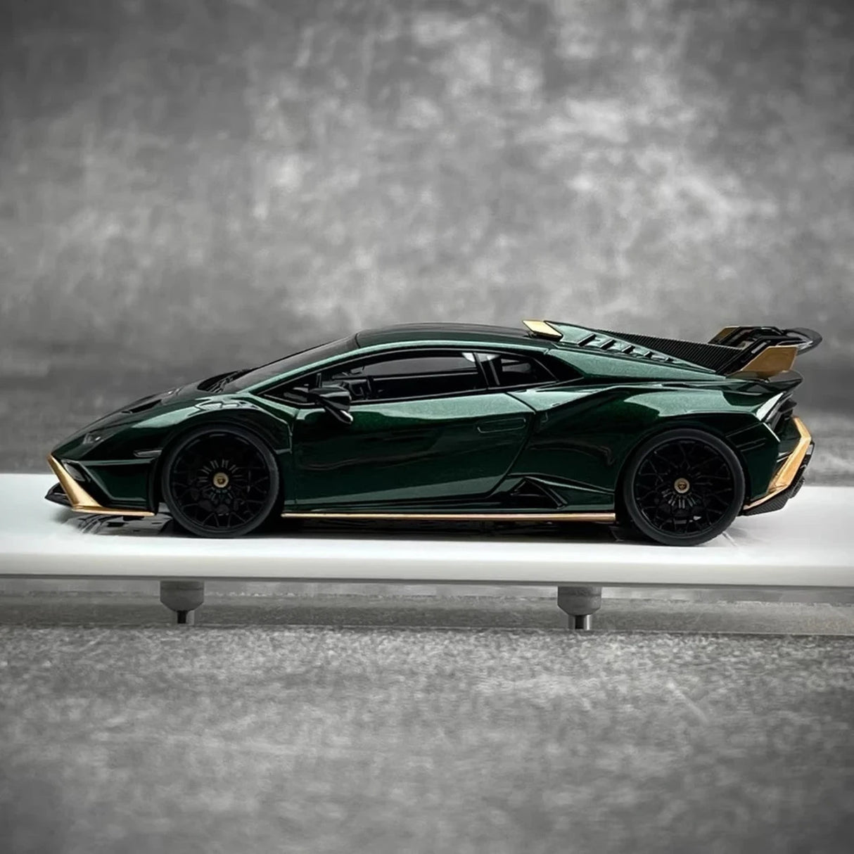 Make Up Lamborghini 2021 Huracan STO Green 1:43 – Collectible Resin Model Resin