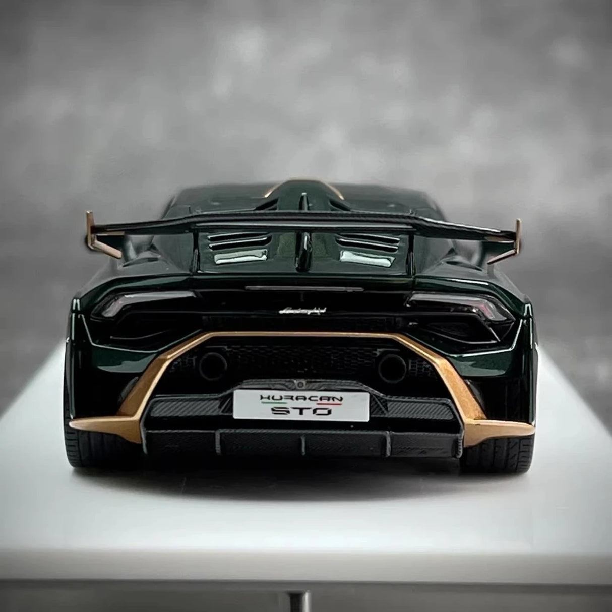 Make Up Lamborghini 2021 Huracan STO Green 1:43 – Collectible Resin Model Resin