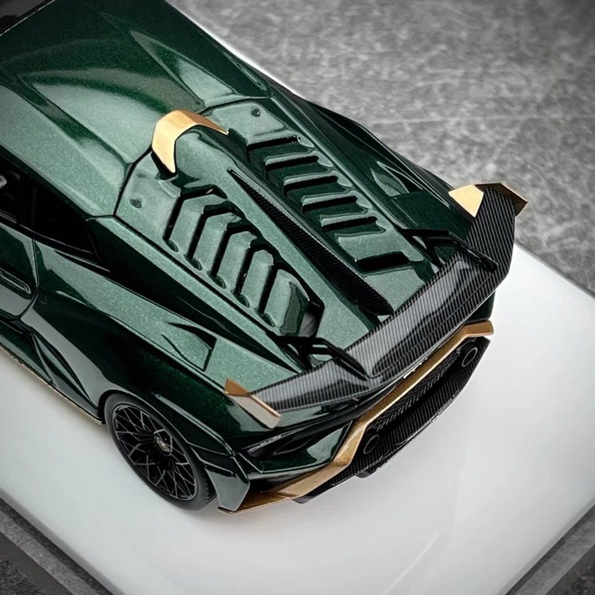 Make Up Lamborghini 2021 Huracan STO Green 1:43 – Collectible Resin Model Resin