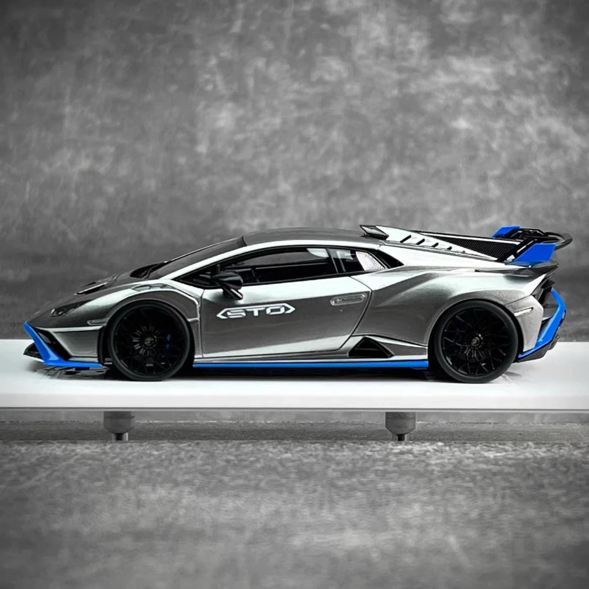 Make Up Lamborghini 2021 Huracan STO Silver 1:43 – Collectible Resin Model Resin