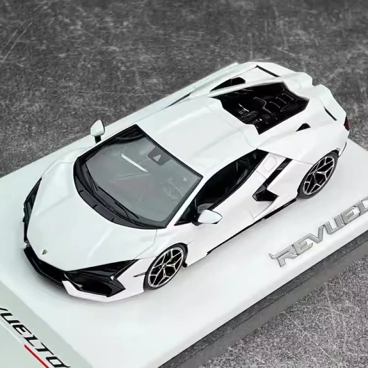 Make Up Lamborghini 2024 Revuelto White 1:43 – Collectible Resin Model Resin